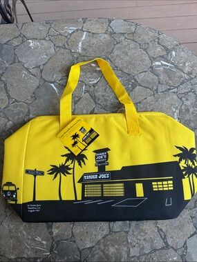 Trader Joe's Reusable Bag Cooler Large Insulated Tote/ Collapsable Yellow/black